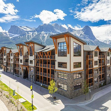 Spring Creek Luxury King One Bedroom At White Spruce Lodge كانمور المظهر الخارجي الصورة