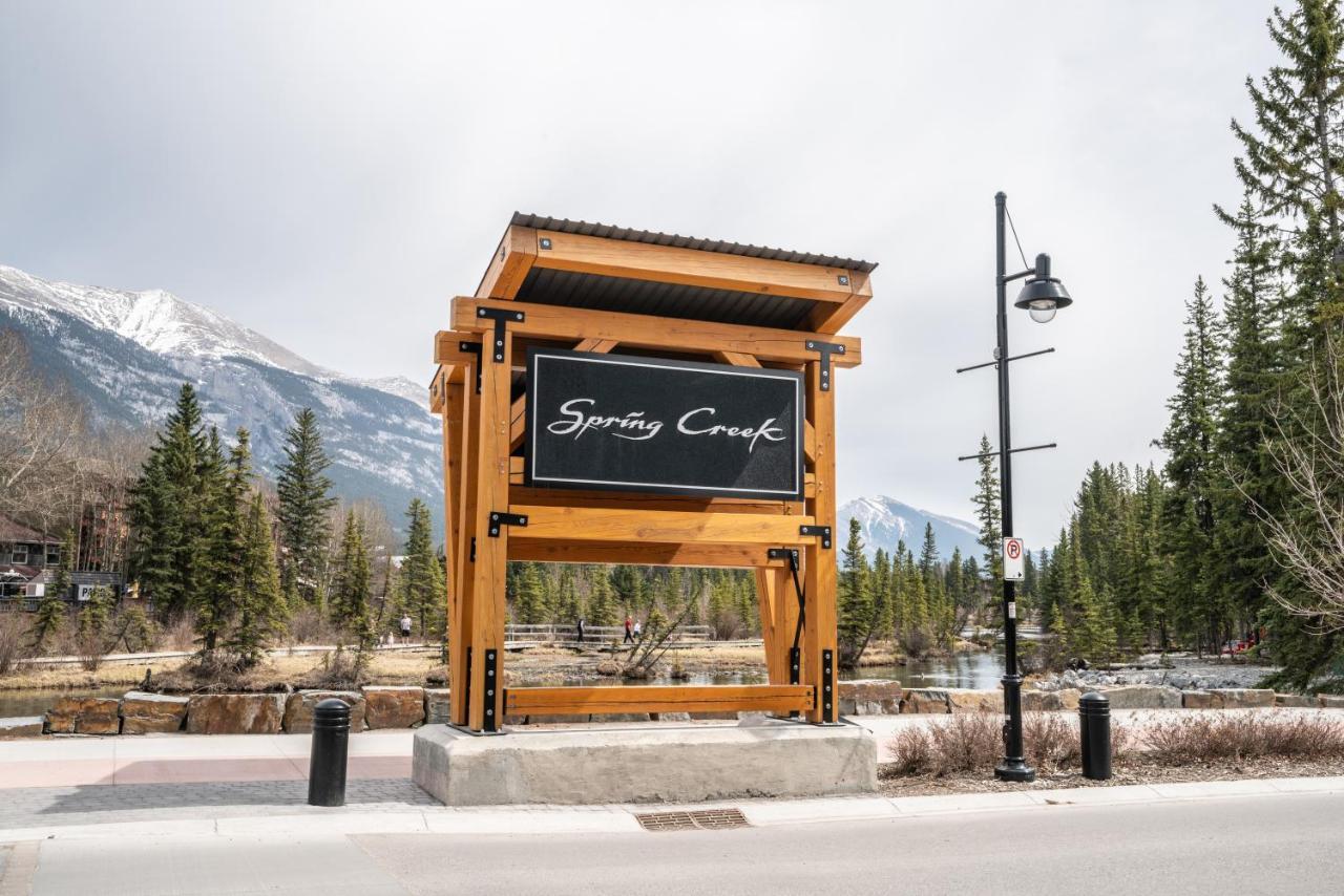 Spring Creek Luxury King One Bedroom At White Spruce Lodge كانمور المظهر الخارجي الصورة