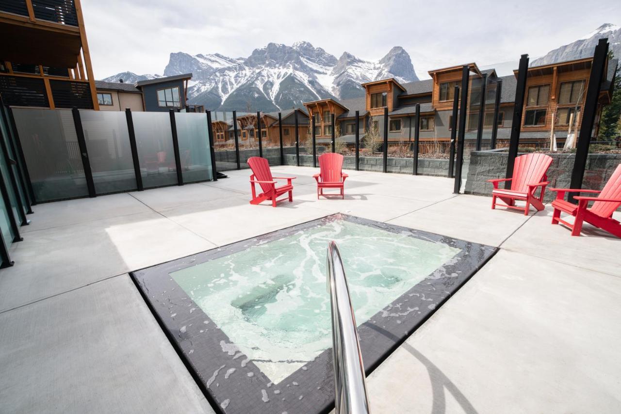 Spring Creek Luxury King One Bedroom At White Spruce Lodge كانمور المظهر الخارجي الصورة